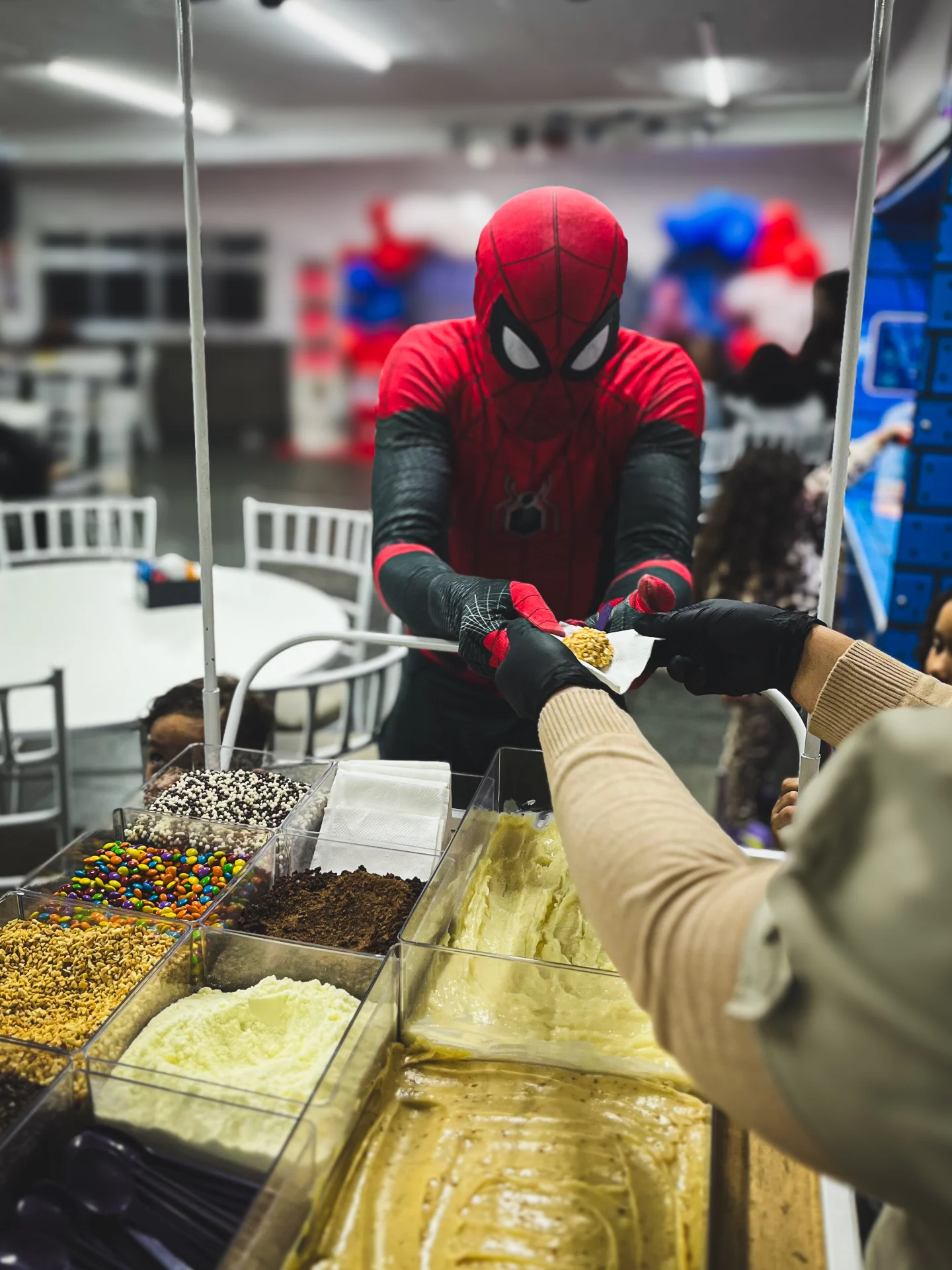 Carrinho da Cakes Maná em festa temática do Homem-Aranha